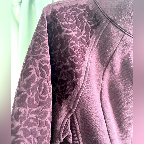 Lulu lemon fleece back zipped mock neck burgundy with floral velvet arm detail - Picture 2 of 4